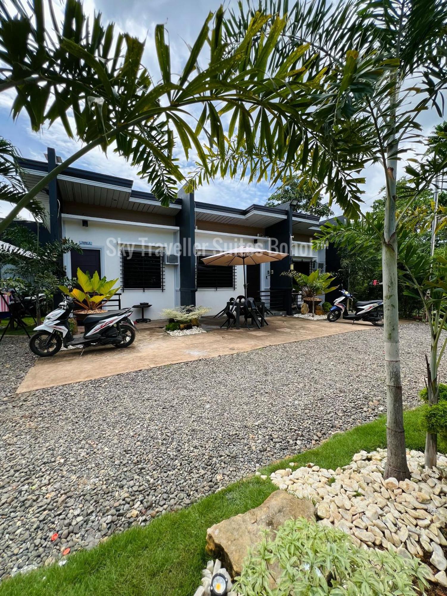 Sky Traveller Suites Panglao Bagian luar foto