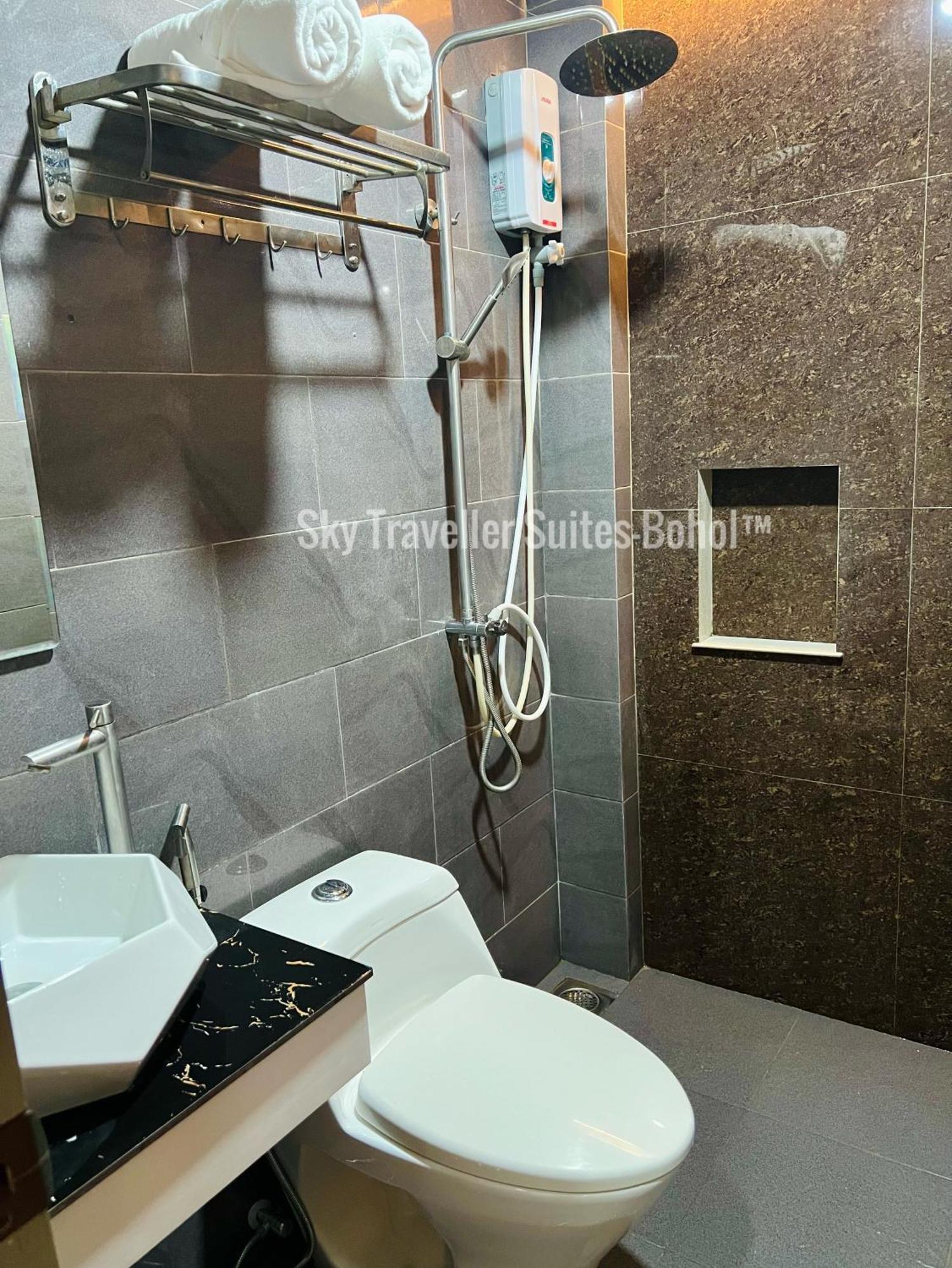 Sky Traveller Suites Panglao Bagian luar foto