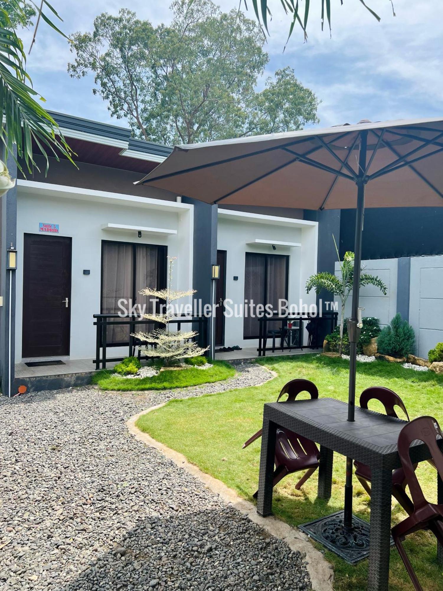 Sky Traveller Suites Panglao Bagian luar foto